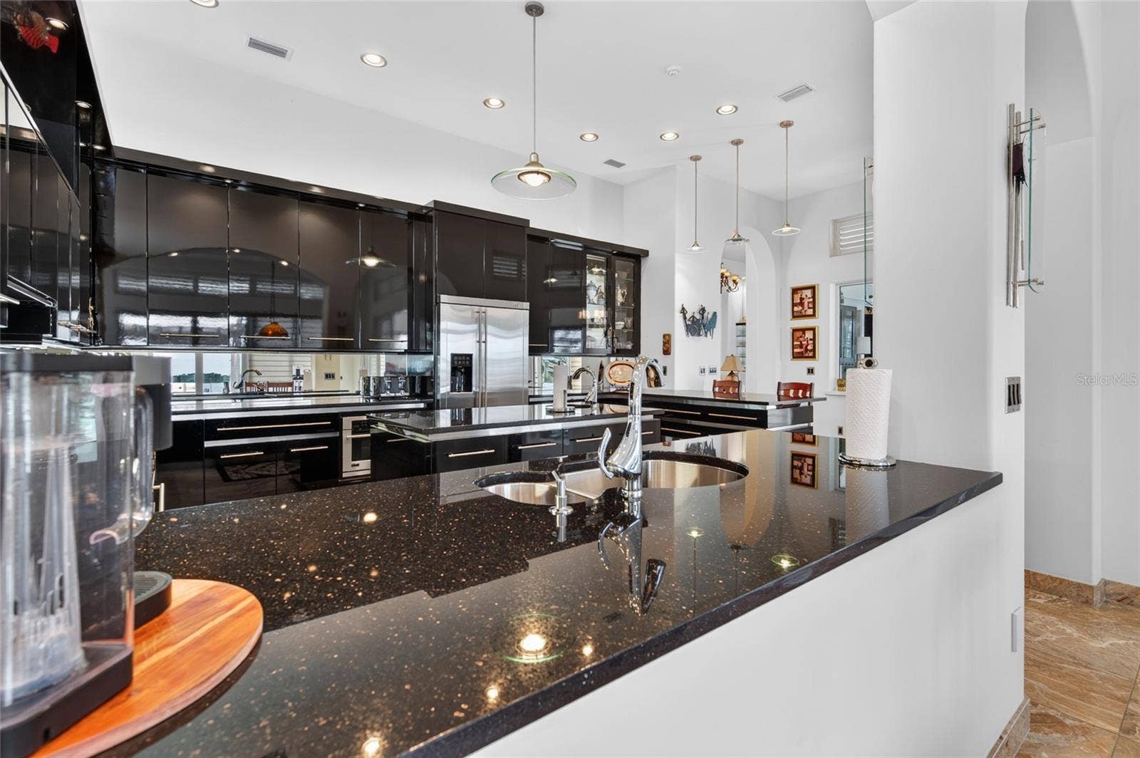 BREAKFAST BAR