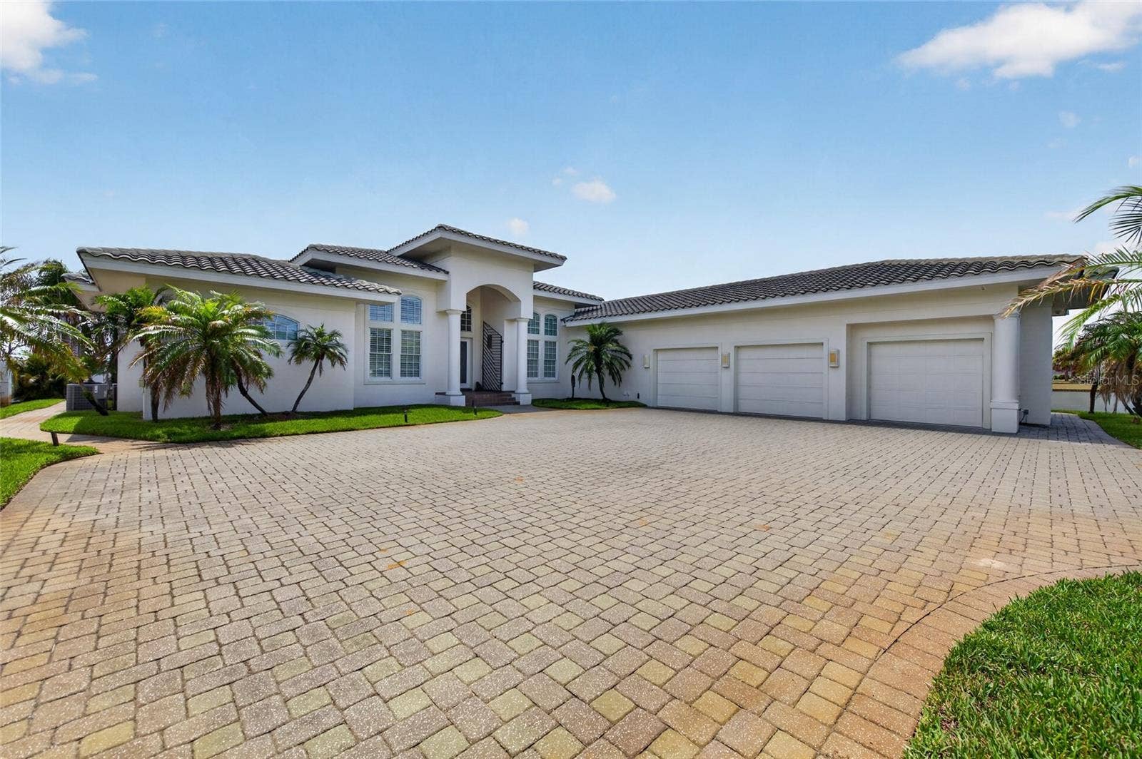 SEPERATE CAR GARAGE
