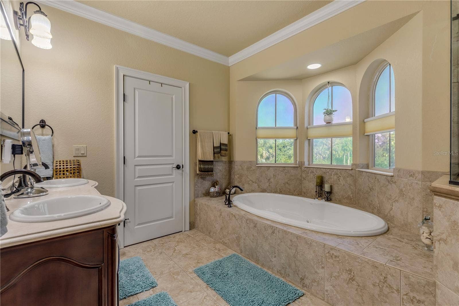5090 RIVERSIDE DRIVE, #105, Port Orange, FL 32127 Garden Tub in Primary Bathroom5 piece bathroom