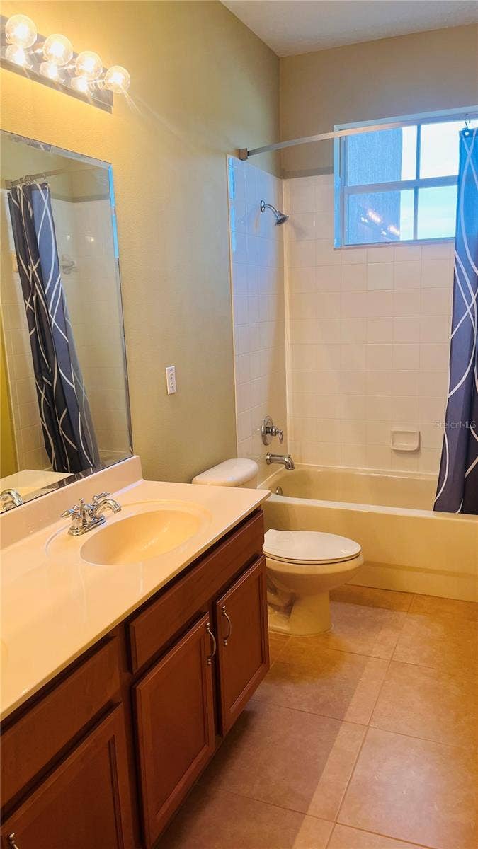 1221 DUMAINE AVENUE, Port Orange, FL 32129 UPSTAIRS BATHROOM