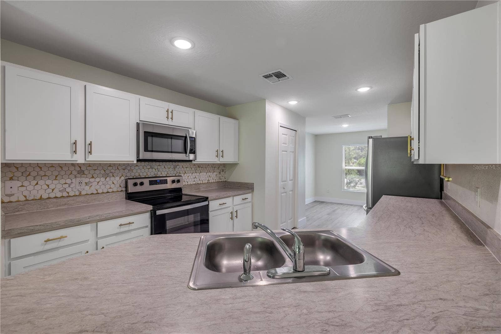 176 PINE GROVE DRIVE, Palm Coast, FL 32164 176 PINE GROVE DRIVE, Palm Coast, FL 32164