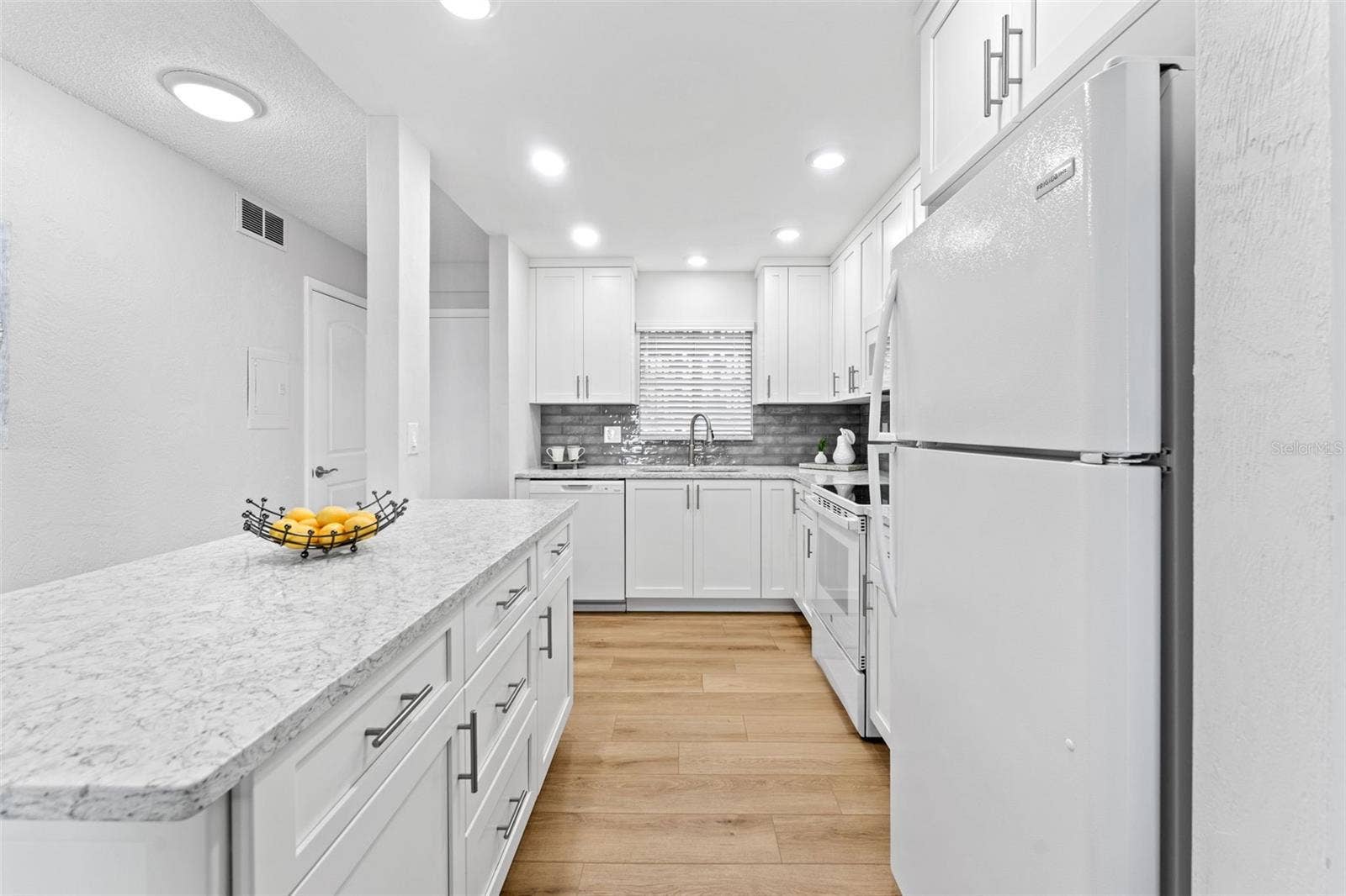 3606 S PENINSULA DRIVE, #102, Port Orange, FL 32127 Soft close custom cabinetry.