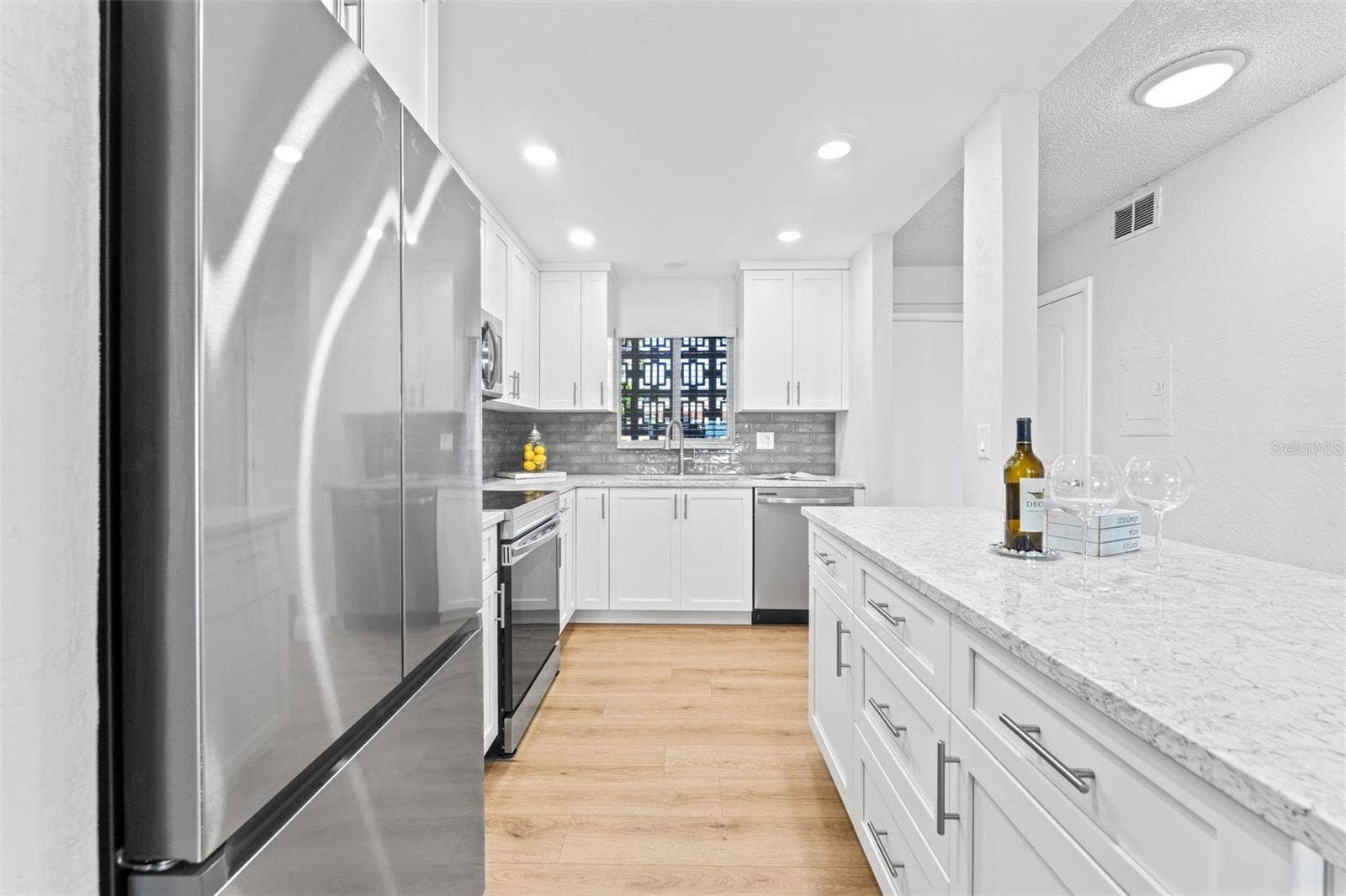 3606 S PENINSULA DRIVE, #103, Port Orange, FL 32127 Custom soft-close cabinetry