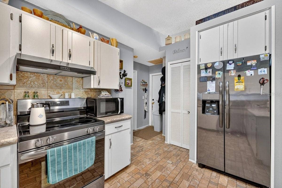 2956 BRISTOL LANE, South Daytona, FL 32119
