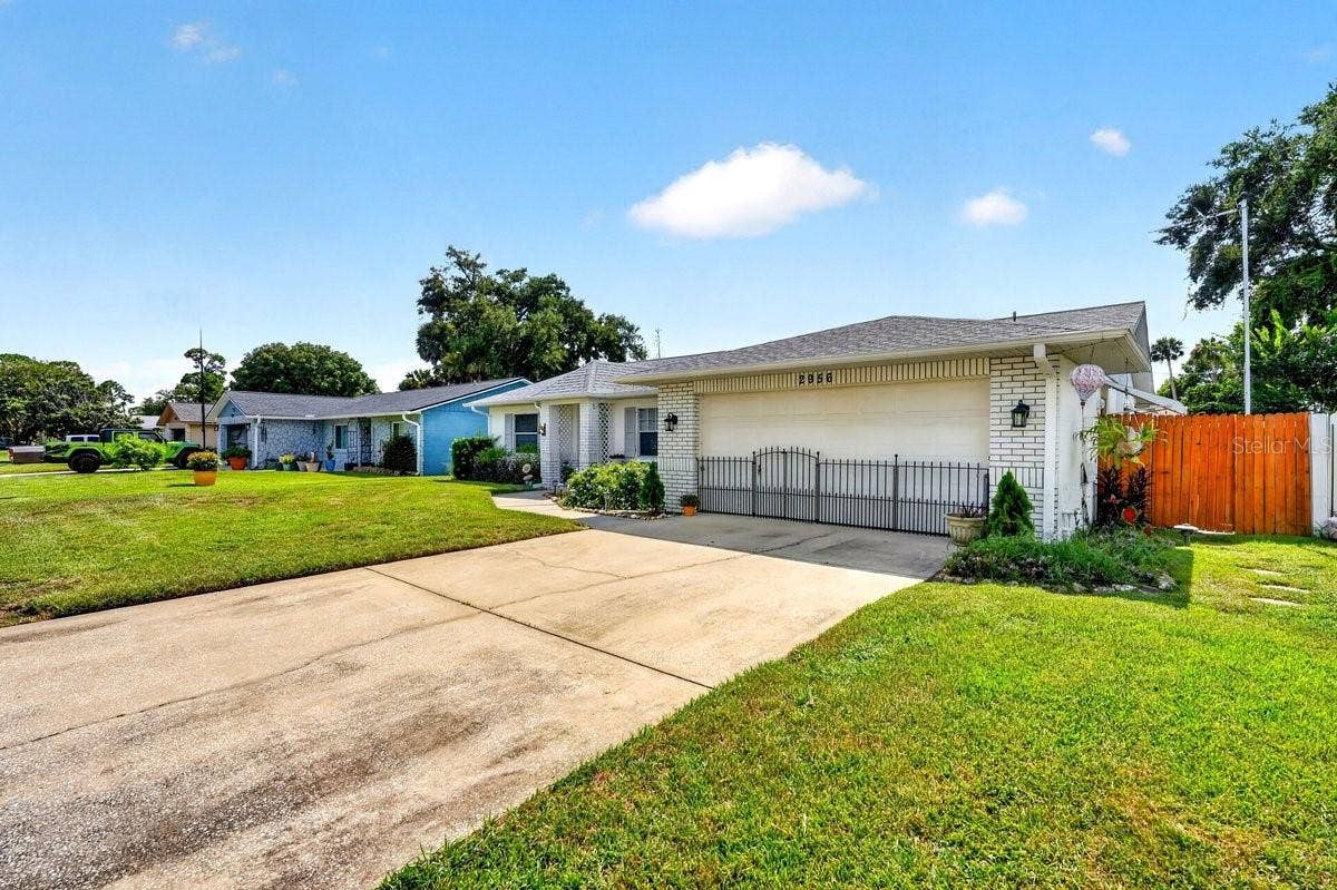 2956 BRISTOL LANE, South Daytona, FL 32119