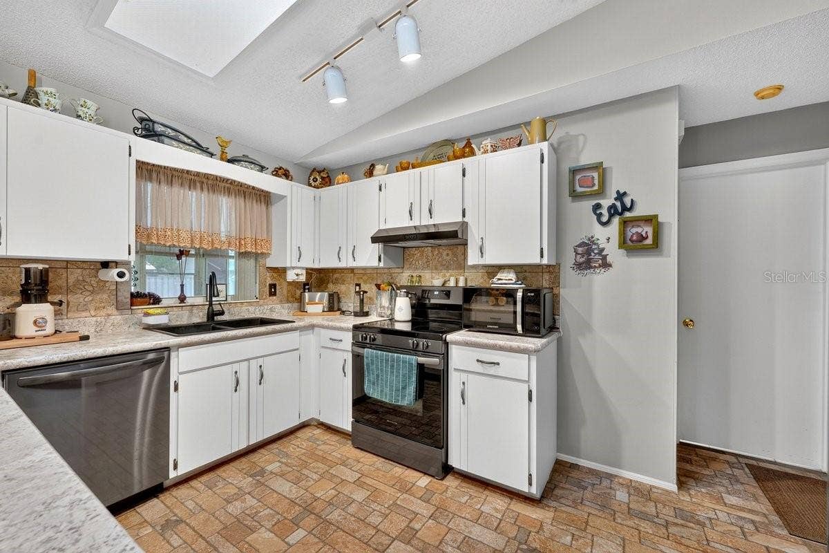 2956 BRISTOL LANE, South Daytona, FL 32119