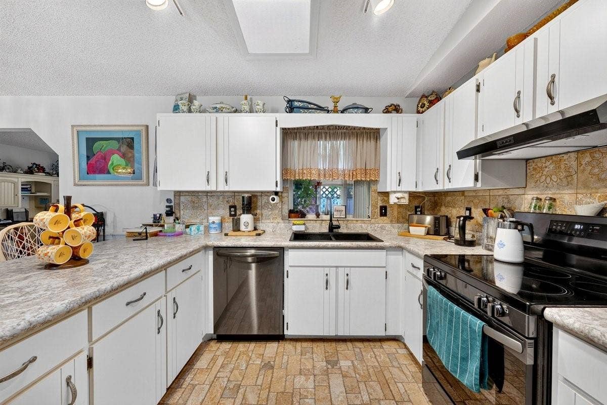 2956 BRISTOL LANE, South Daytona, FL 32119