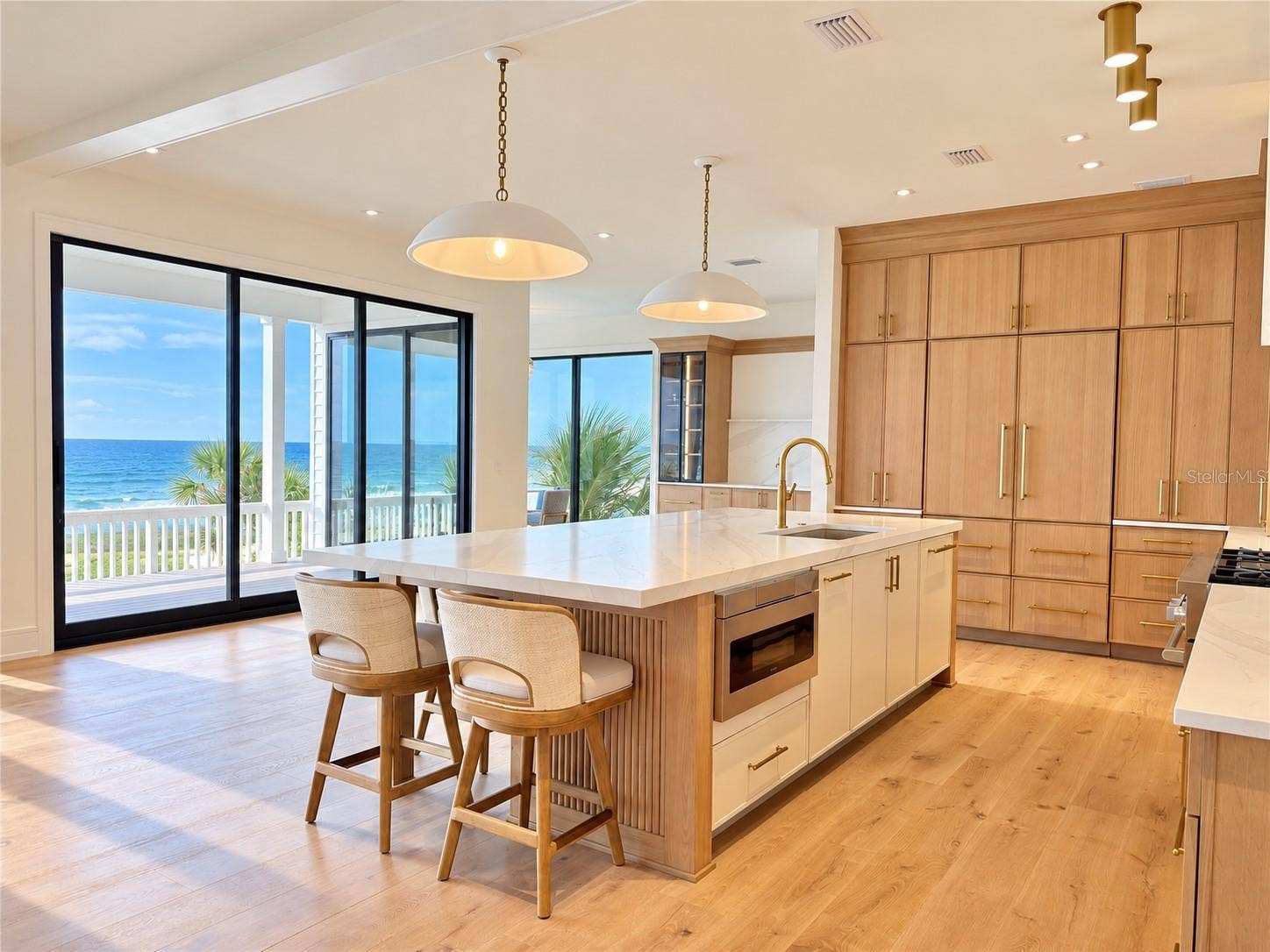 4643 VAN KLEECK DRIVE, New Smyrna Beach, FL 32169 Kitchen Island