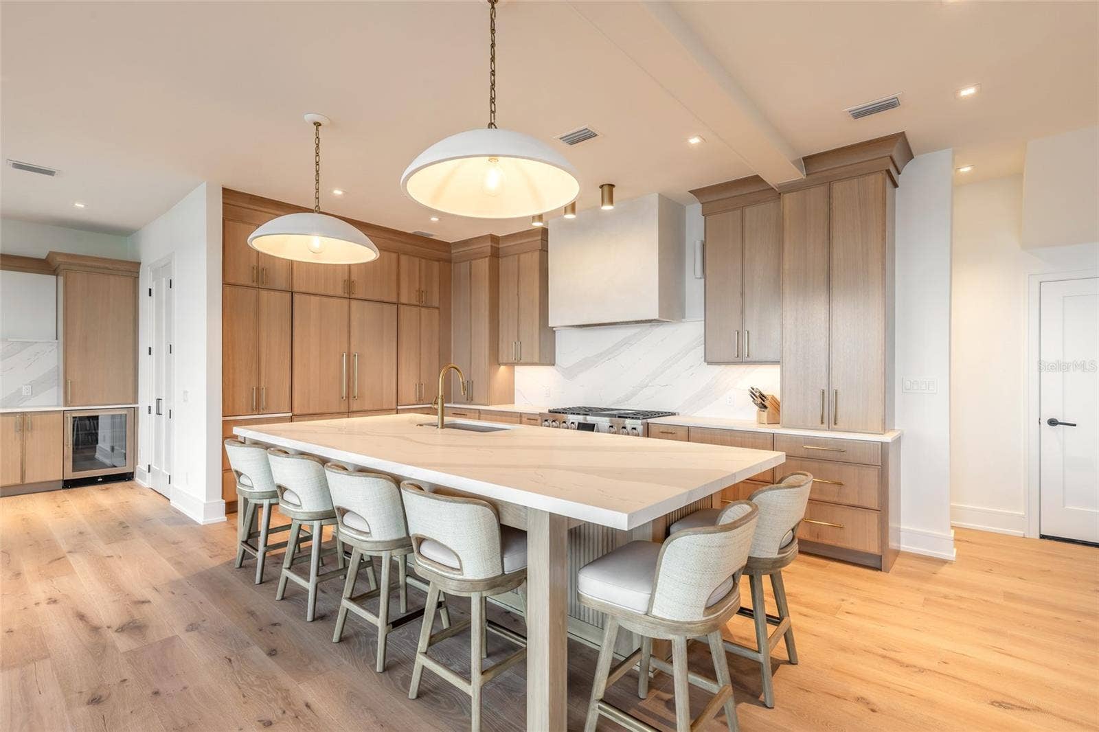 4643 VAN KLEECK DRIVE, New Smyrna Beach, FL 32169 Kitchen Island