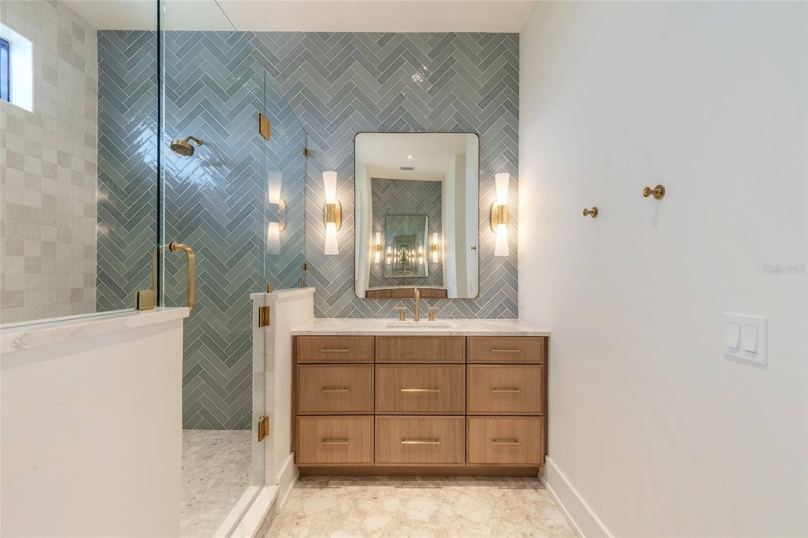 4643 VAN KLEECK DRIVE, New Smyrna Beach, FL 32169 Primary Bath 1st Vanity