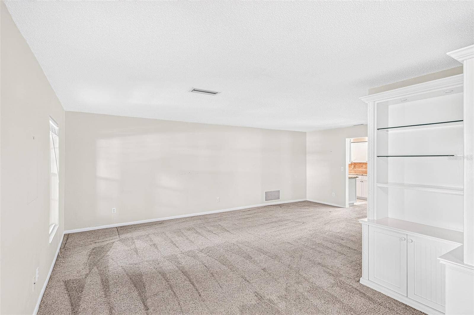 301 VALENCIA COURT, Winter Garden, FL 34787 Great room from entry