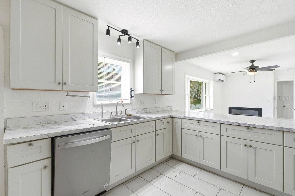 5202 RIVERSIDE DRIVE, Port Orange, FL 32127 5202 RIVERSIDE DRIVE, Port Orange, FL 32127