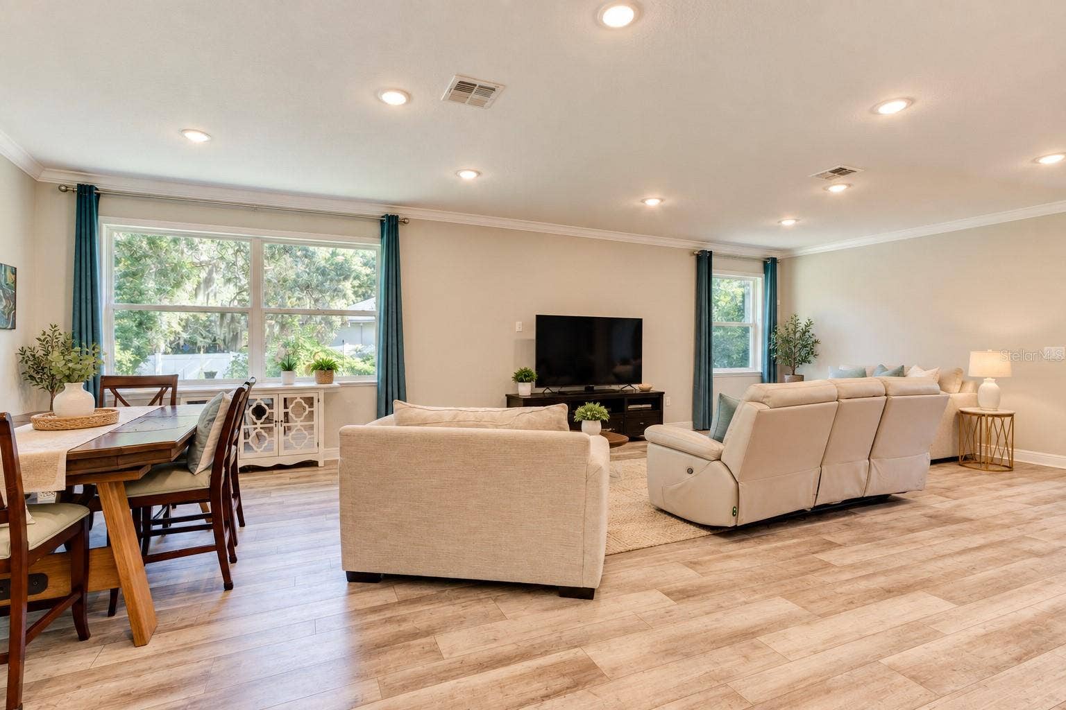 3520 TYNGSBOURGH DRIVE, Deland, FL 32720 3520 TYNGSBOURGH DRIVE, Deland, FL 32720