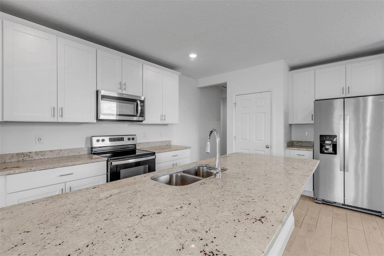 145 LINKS TERRACE BOULEVARD, Daytona Beach, FL 32124 Large Breakfast Island