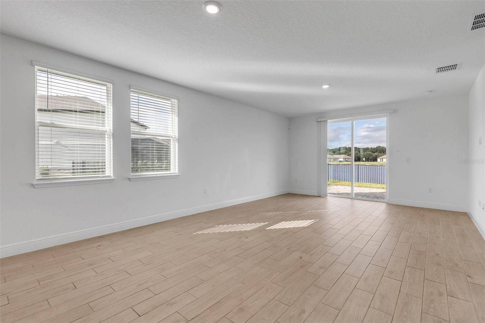 145 LINKS TERRACE BOULEVARD, Daytona Beach, FL 32124 Living Room