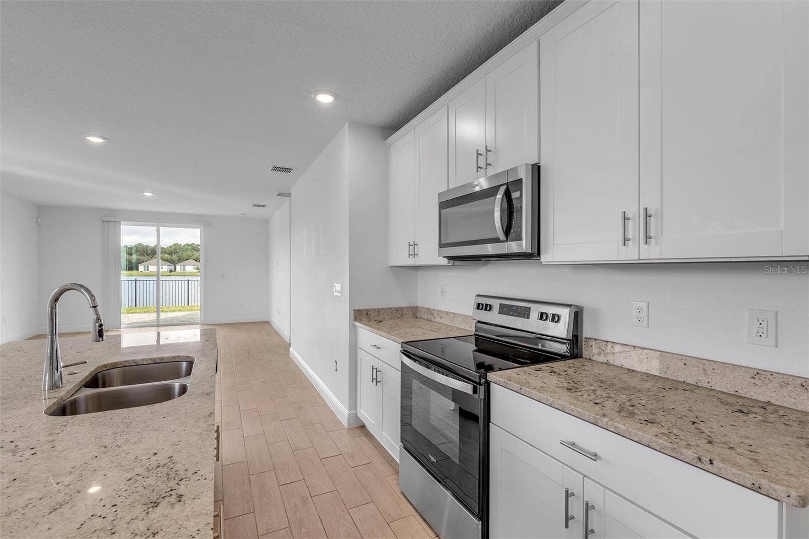 145 LINKS TERRACE BOULEVARD, Daytona Beach, FL 32124 Stainless Appliances