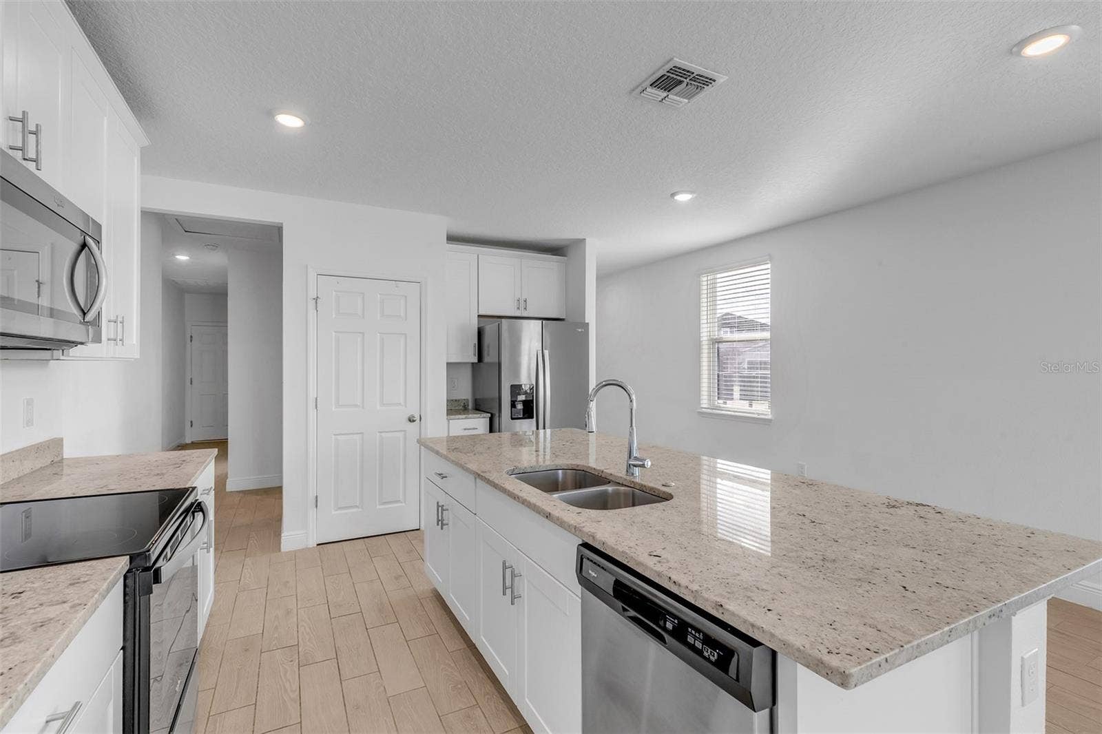 145 LINKS TERRACE BOULEVARD, Daytona Beach, FL 32124 Fridge Included!