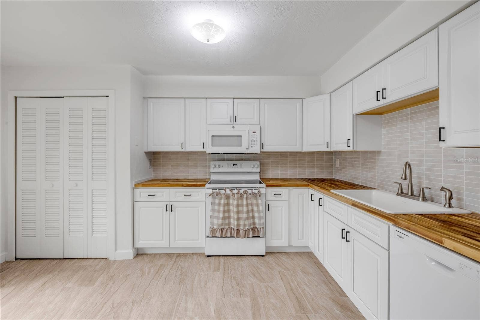 921 ASPEN DRIVE, South Daytona, FL 32119 921 ASPEN DRIVE, South Daytona, FL 32119