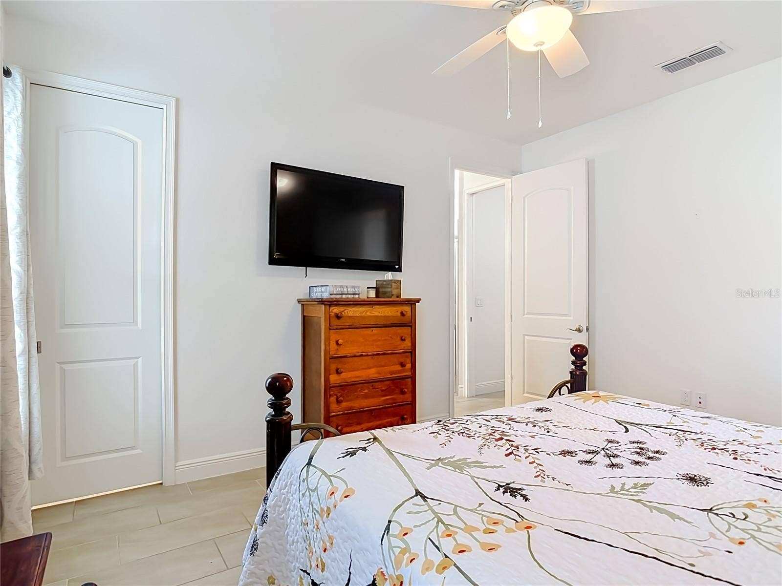 Extra pocket door to closet