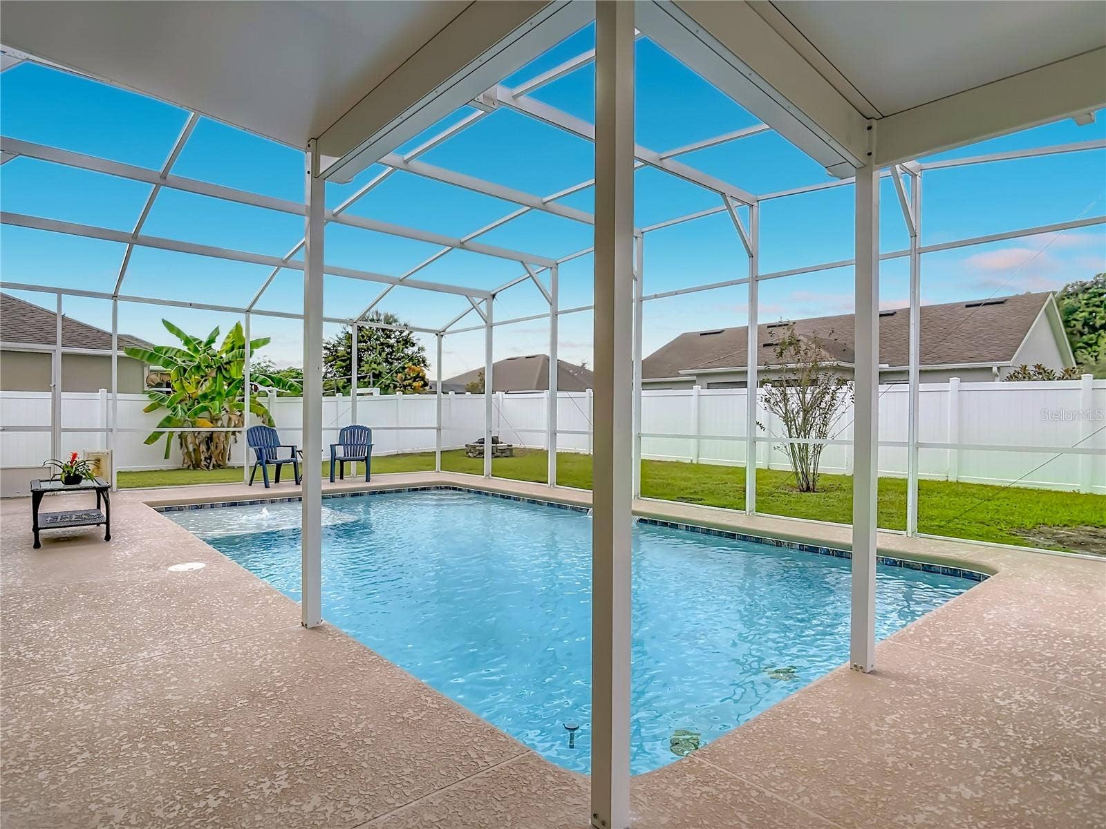 Beautiful pool with covered area