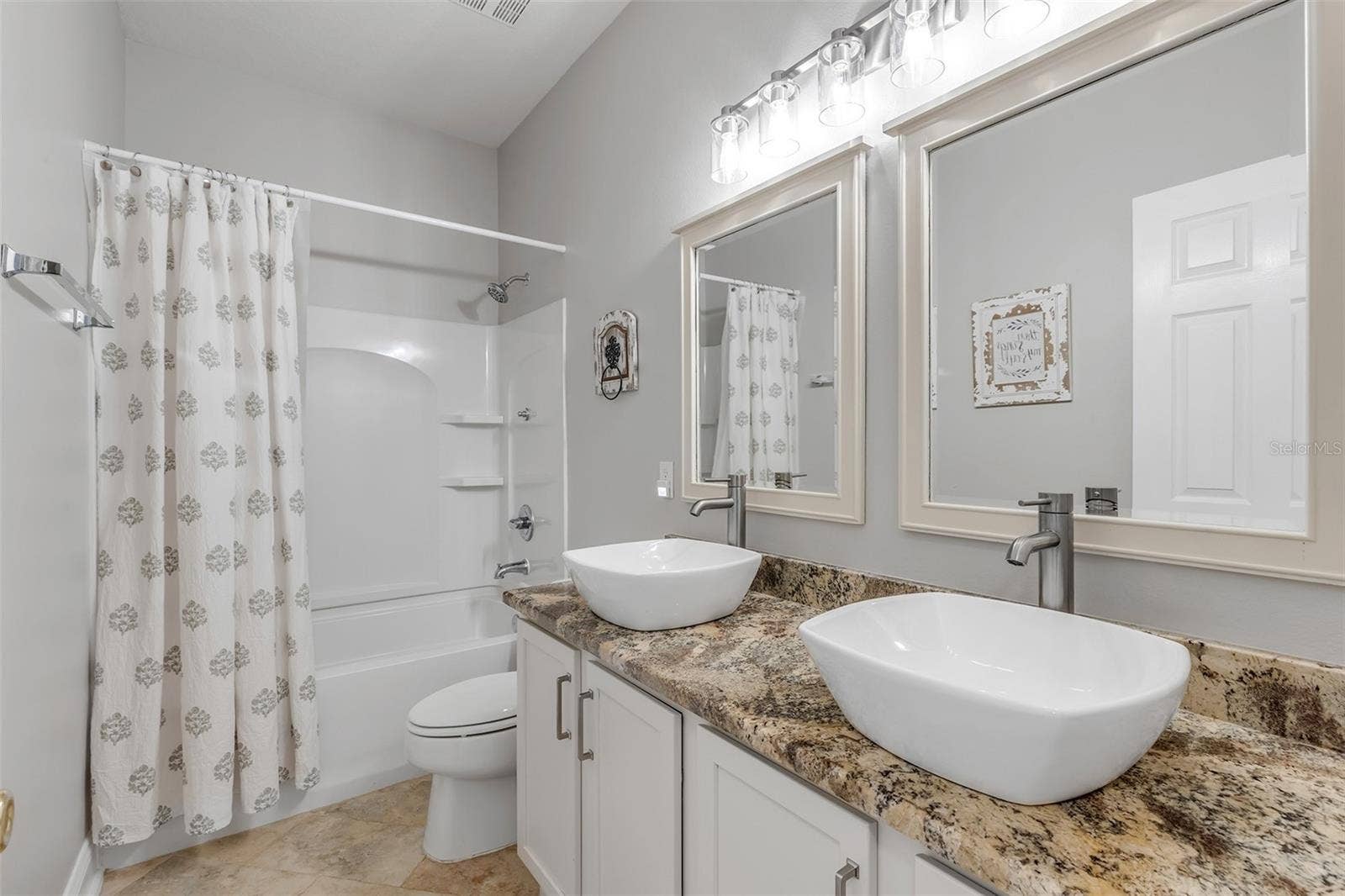 190 EKANA CIRCLE, Daytona Beach, FL 32124 Bathroom 2
