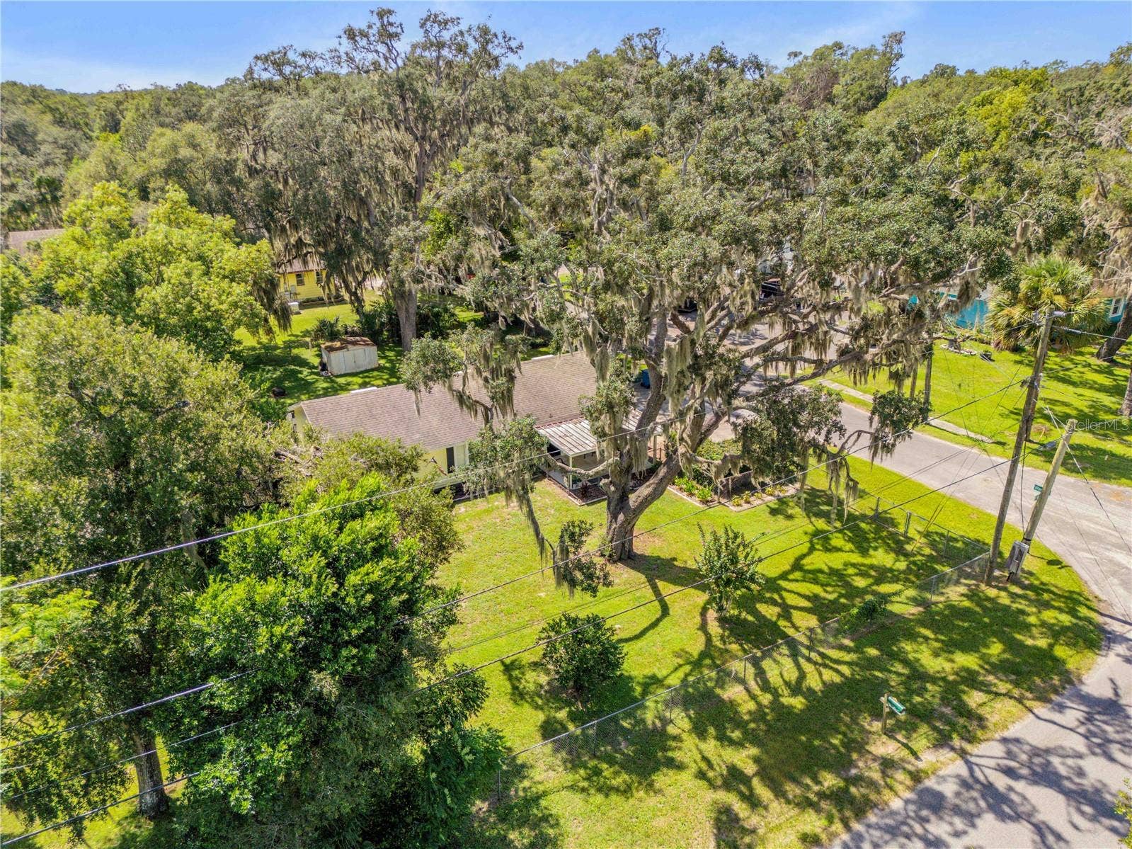 1402 E VOORHIS AVENUE, Deland, FL 32724 1402 E VOORHIS AVENUE, Deland, FL 32724