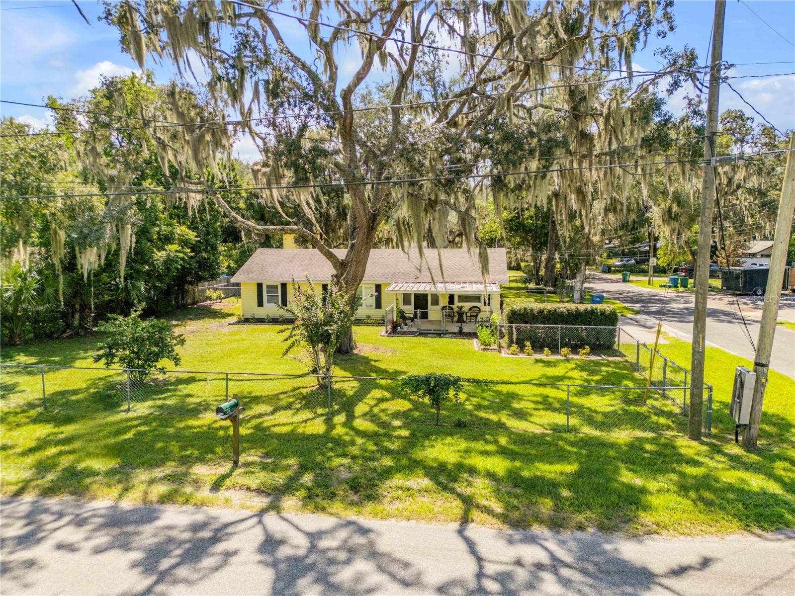 1402 E VOORHIS AVENUE, Deland, FL 32724 1402 E VOORHIS AVENUE, Deland, FL 32724