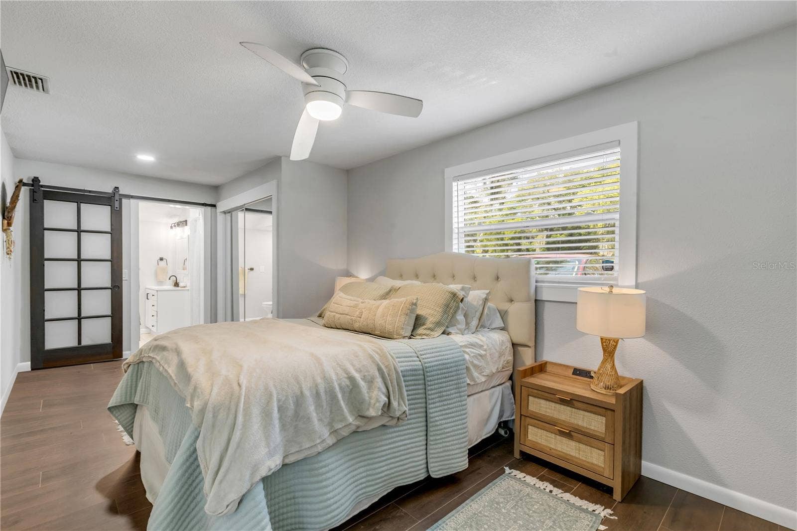 1402 E VOORHIS AVENUE, Deland, FL 32724 1402 E VOORHIS AVENUE, Deland, FL 32724