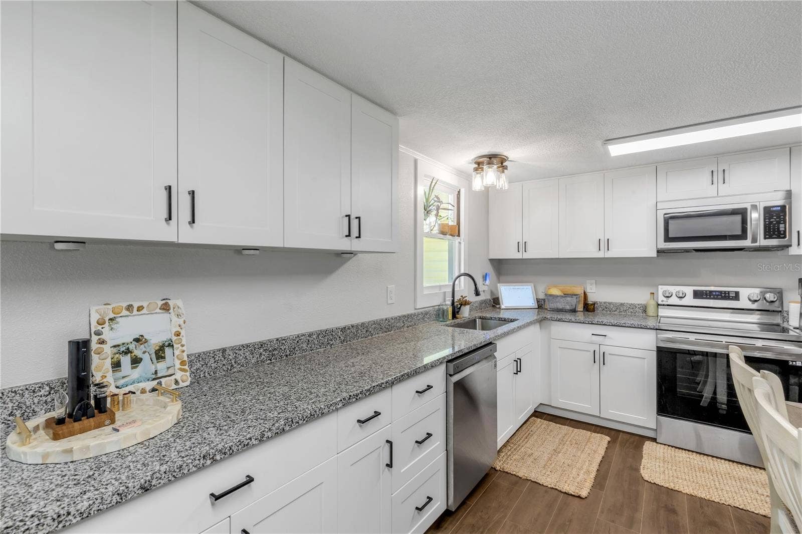 1402 E VOORHIS AVENUE, Deland, FL 32724 1402 E VOORHIS AVENUE, Deland, FL 32724