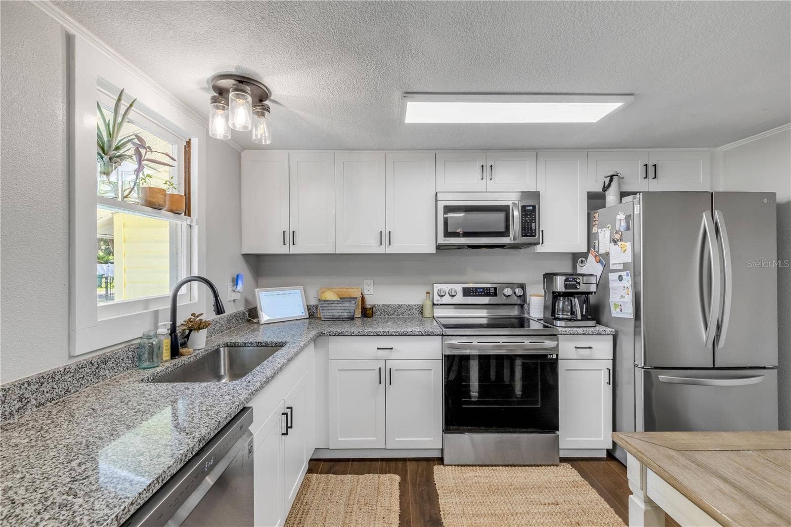 1402 E VOORHIS AVENUE, Deland, FL 32724 1402 E VOORHIS AVENUE, Deland, FL 32724