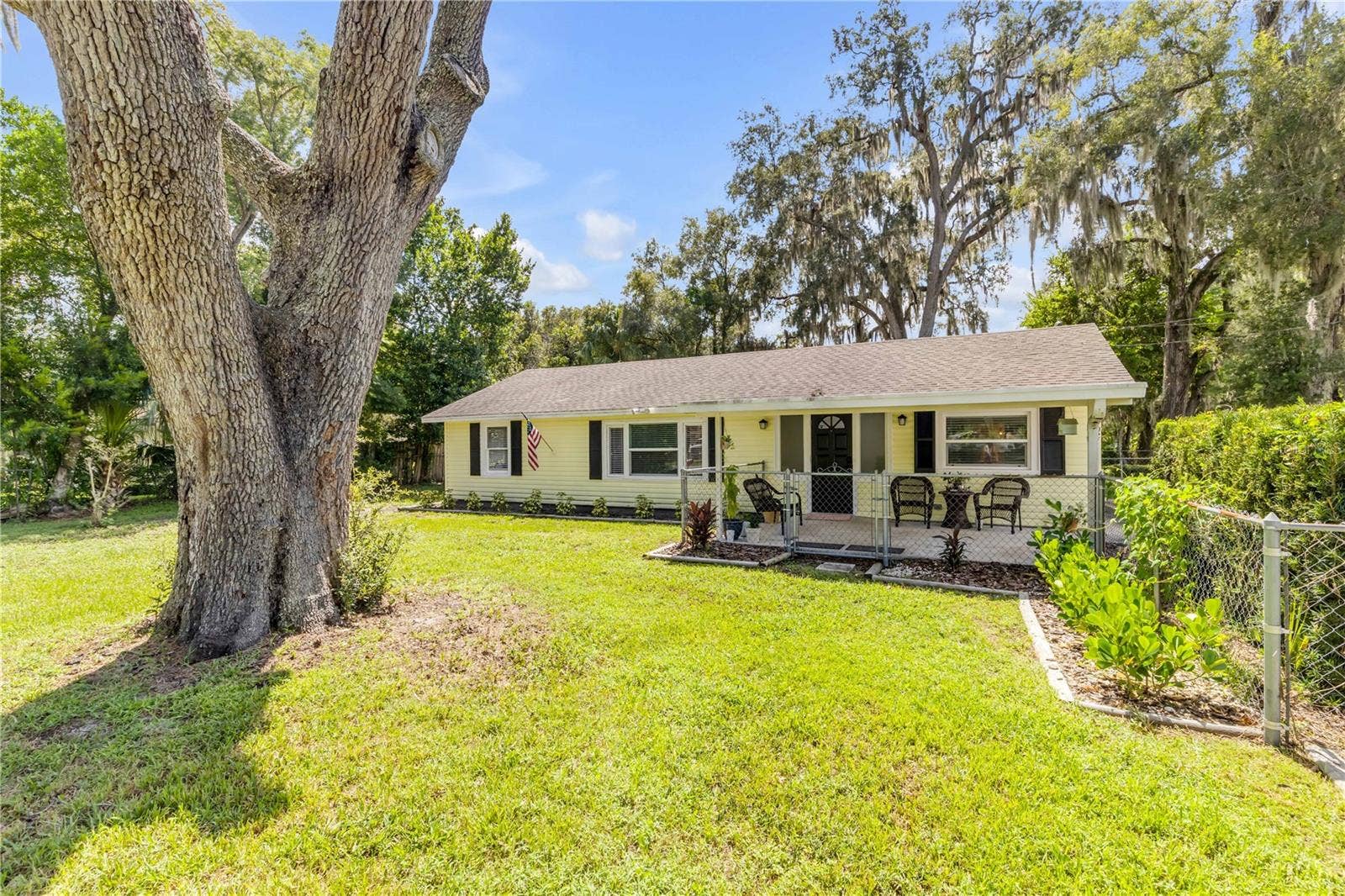 1402 E VOORHIS AVENUE, Deland, FL 32724 1402 E VOORHIS AVENUE, Deland, FL 32724