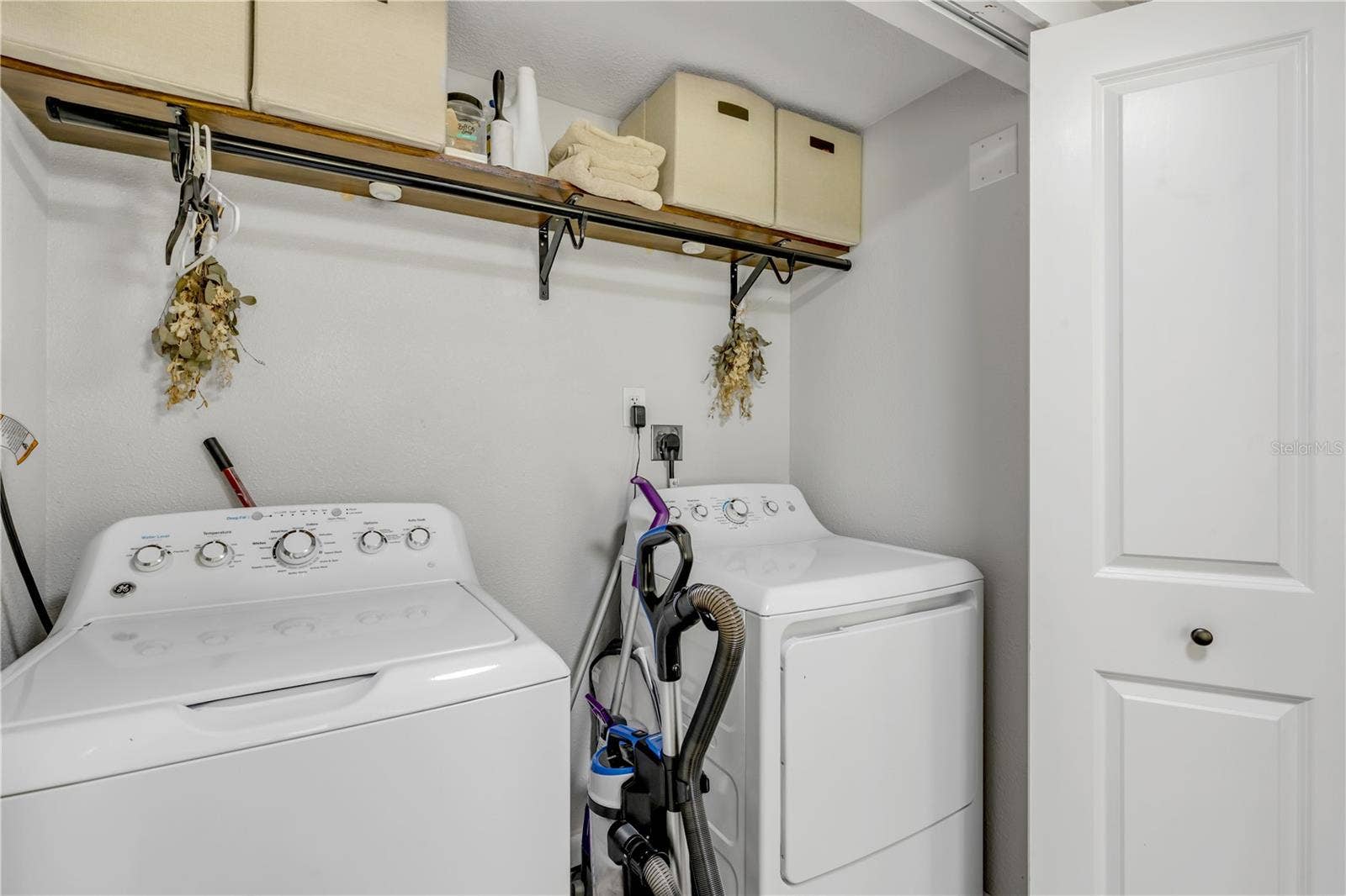 1402 E VOORHIS AVENUE, Deland, FL 32724 1402 E VOORHIS AVENUE, Deland, FL 32724