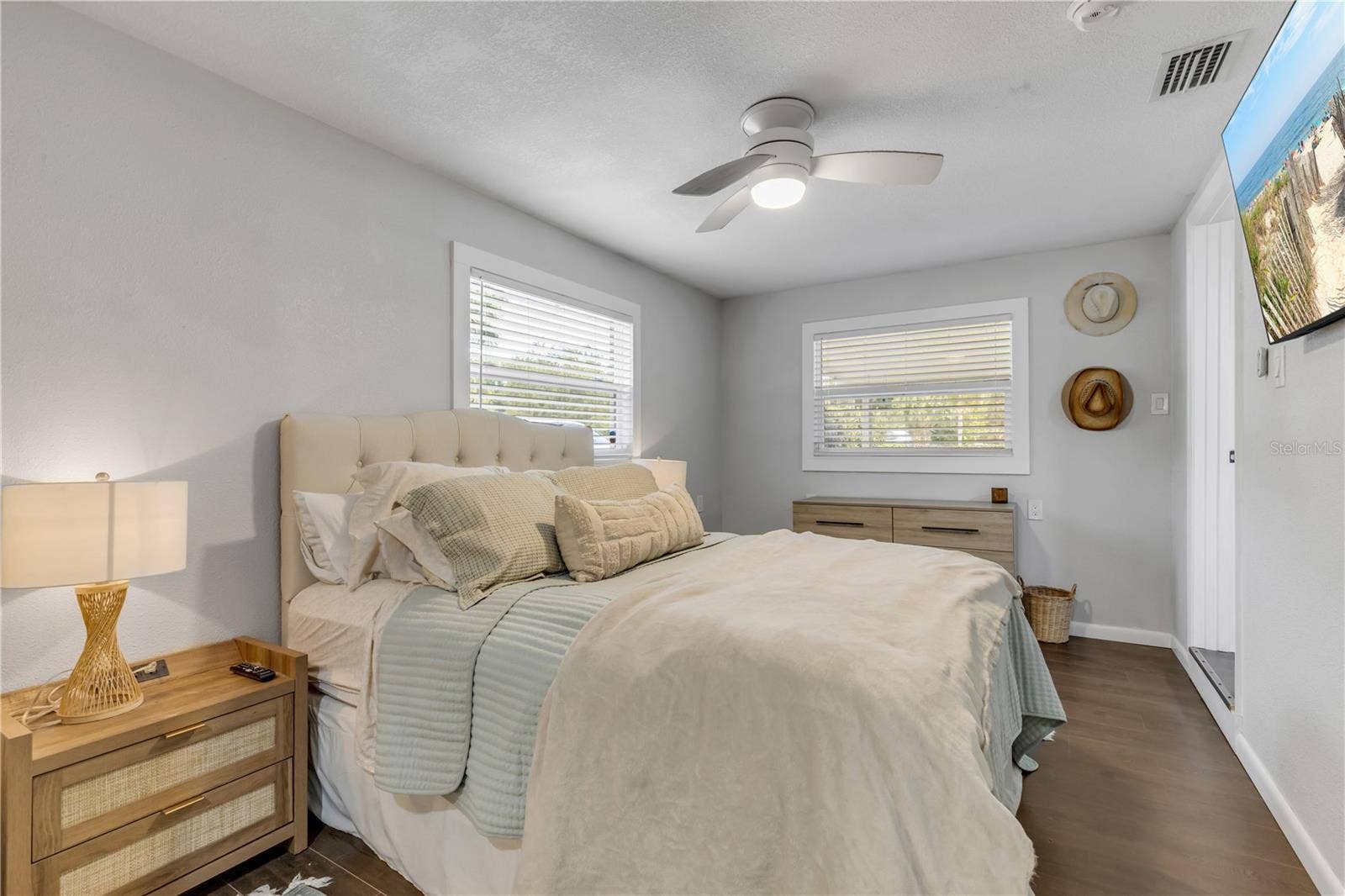 1402 E VOORHIS AVENUE, Deland, FL 32724 1402 E VOORHIS AVENUE, Deland, FL 32724