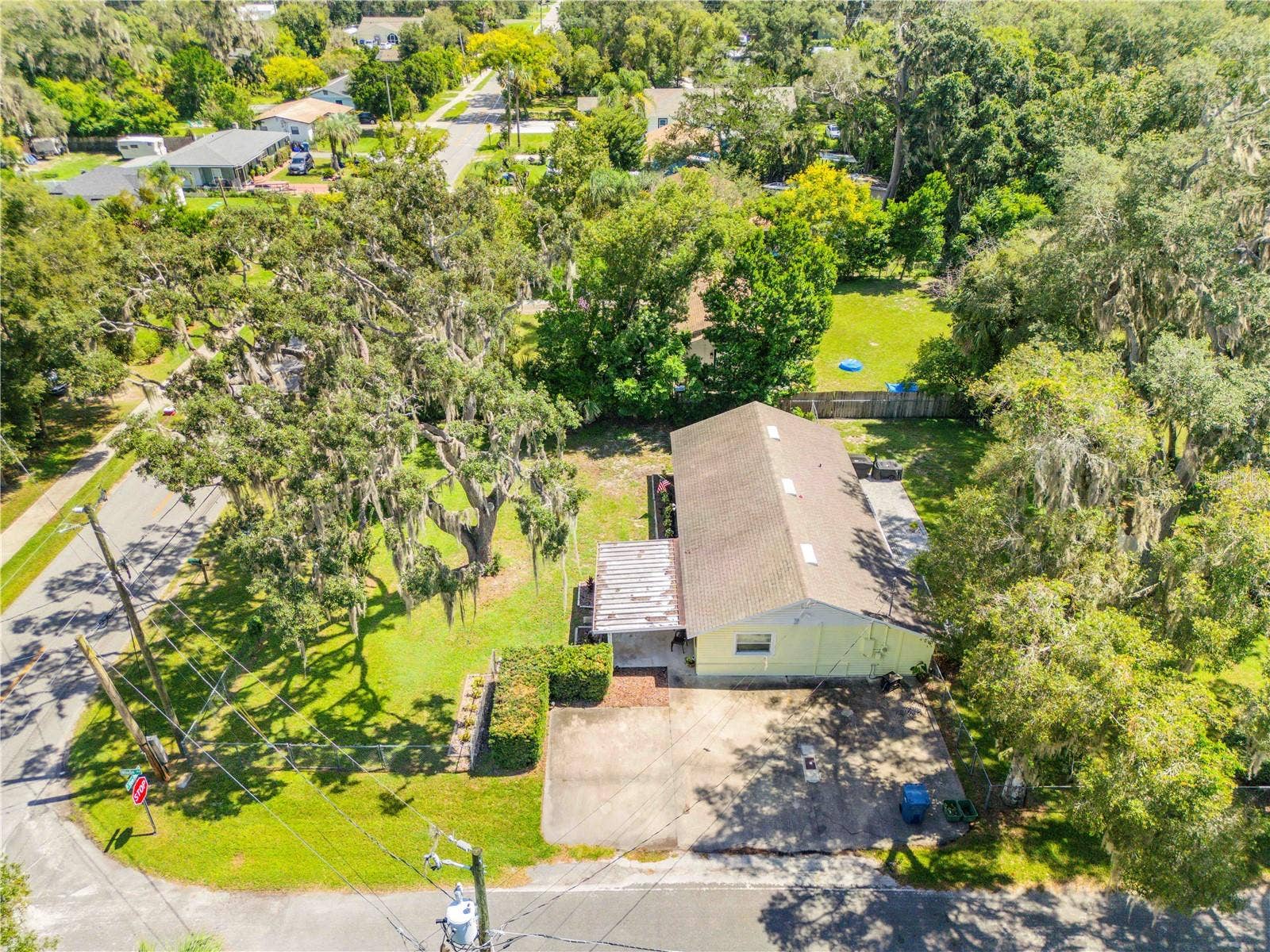 1402 E VOORHIS AVENUE, Deland, FL 32724 1402 E VOORHIS AVENUE, Deland, FL 32724