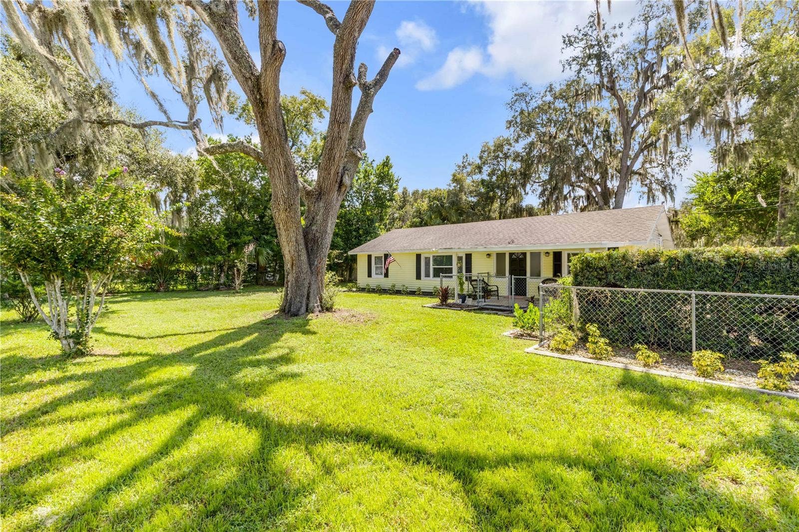 1402 E VOORHIS AVENUE, Deland, FL 32724 1402 E VOORHIS AVENUE, Deland, FL 32724