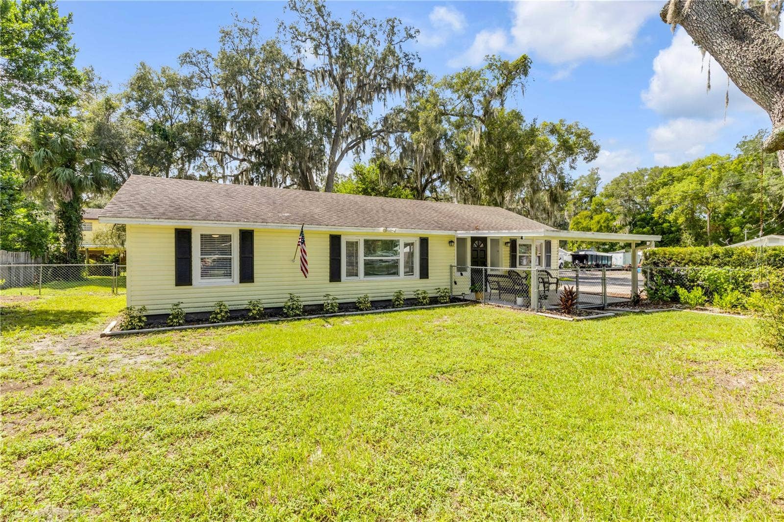 1402 E VOORHIS AVENUE, Deland, FL 32724 1402 E VOORHIS AVENUE, Deland, FL 32724
