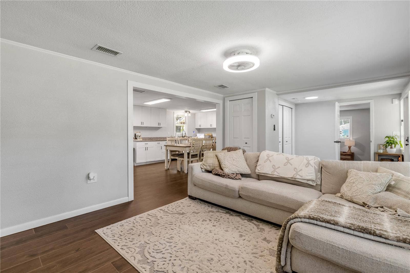 1402 E VOORHIS AVENUE, Deland, FL 32724 1402 E VOORHIS AVENUE, Deland, FL 32724