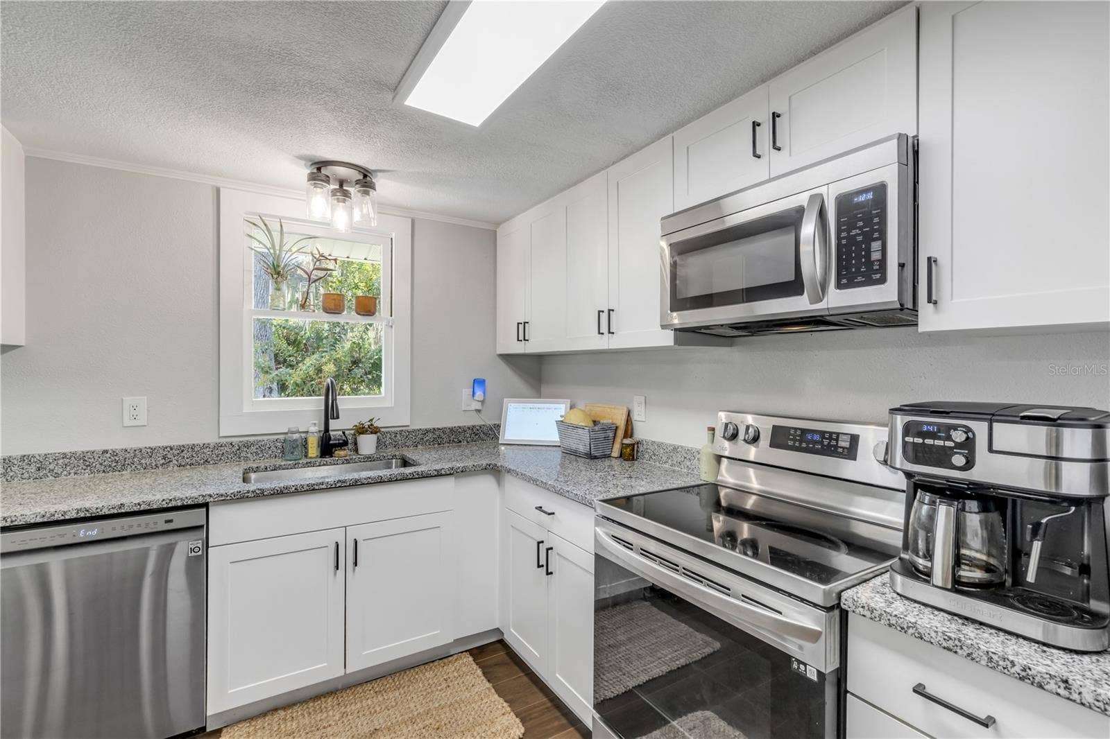 1402 E VOORHIS AVENUE, Deland, FL 32724 1402 E VOORHIS AVENUE, Deland, FL 32724