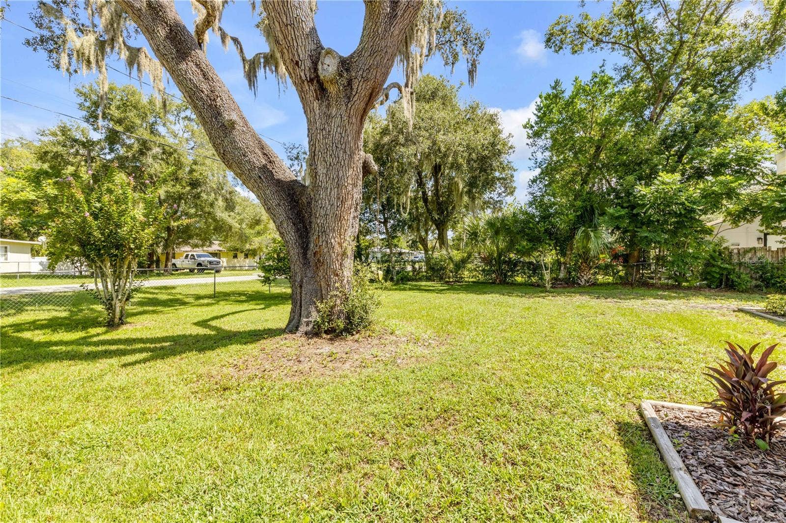 1402 E VOORHIS AVENUE, Deland, FL 32724 1402 E VOORHIS AVENUE, Deland, FL 32724