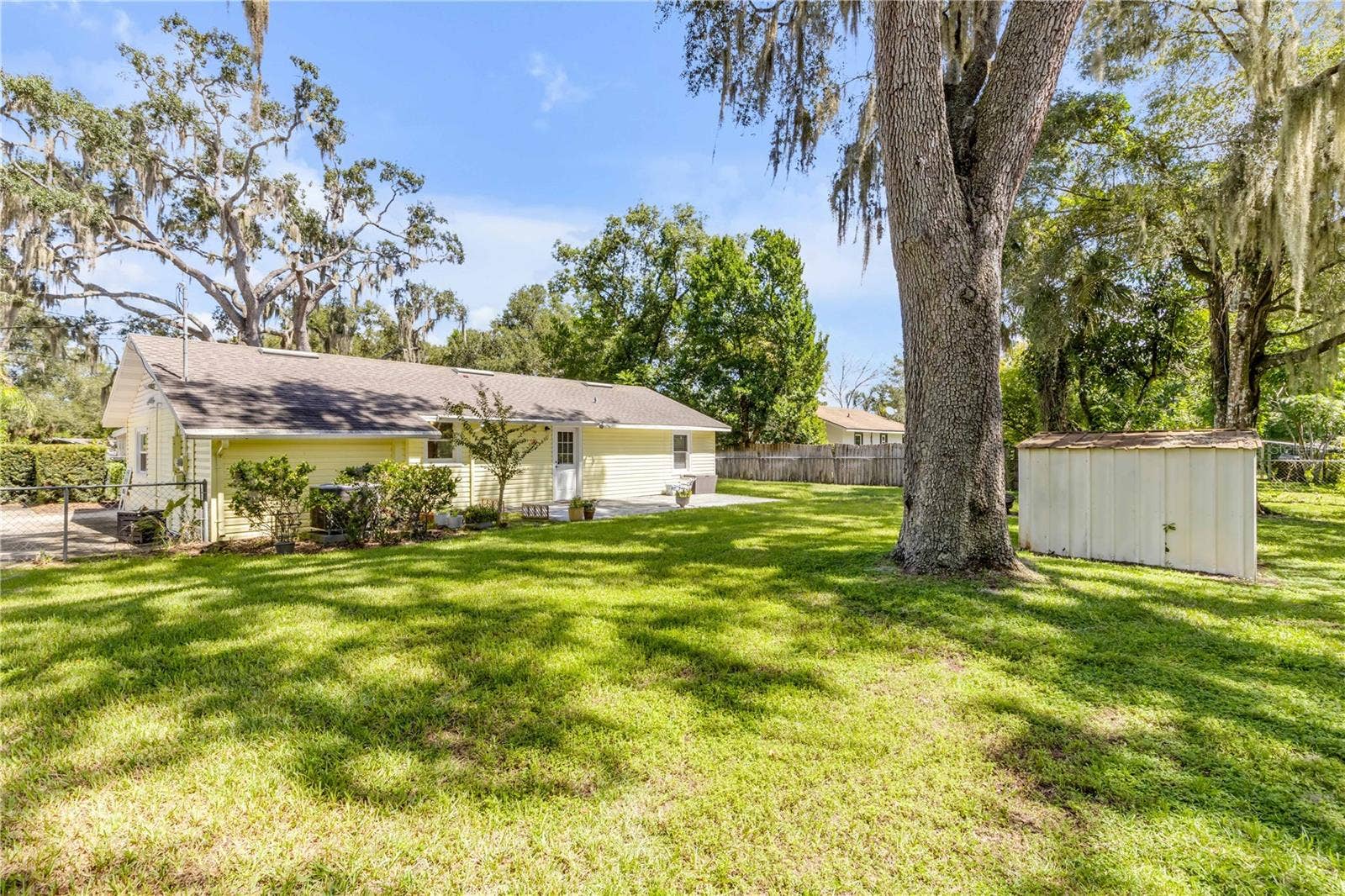 1402 E VOORHIS AVENUE, Deland, FL 32724 1402 E VOORHIS AVENUE, Deland, FL 32724