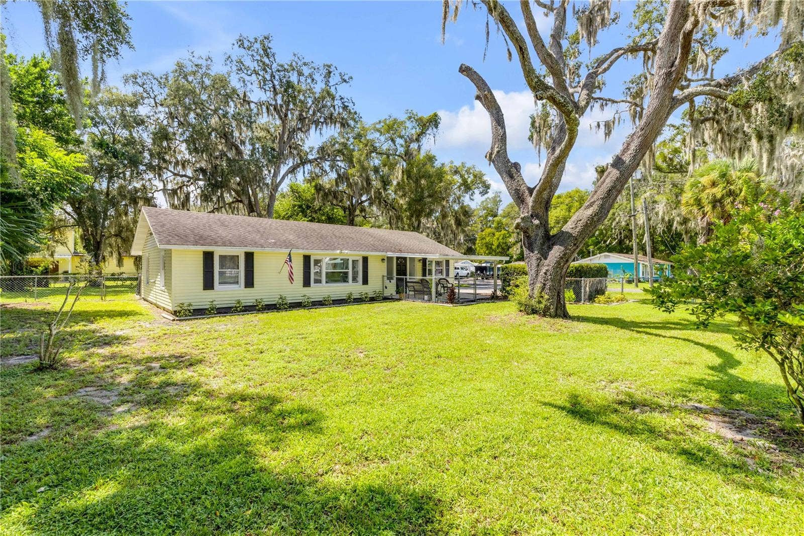 1402 E VOORHIS AVENUE, Deland, FL 32724 1402 E VOORHIS AVENUE, Deland, FL 32724