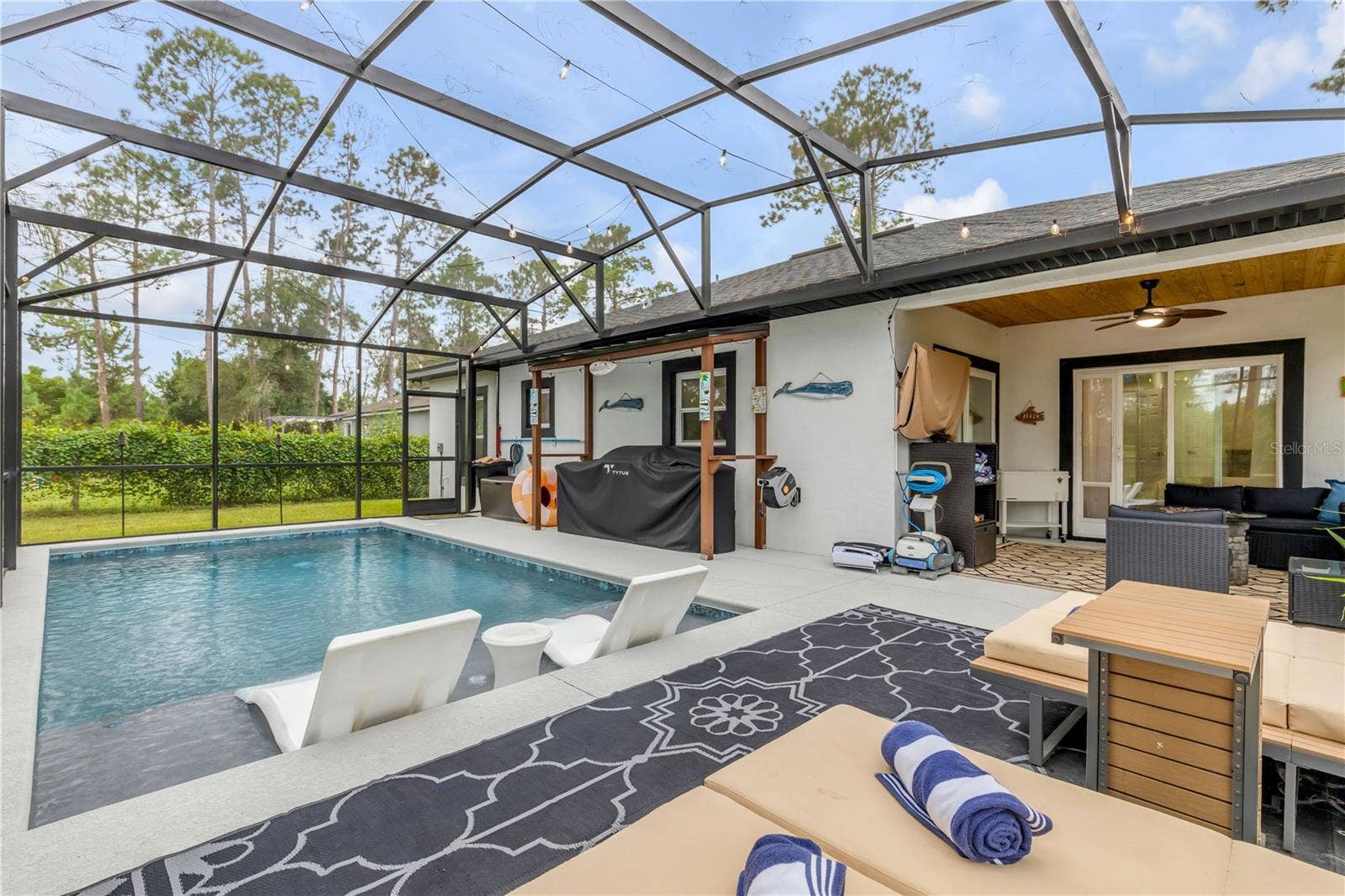 925 11TH AVENUE, Deland, FL 32724 925 11TH AVENUE, Deland, FL 32724