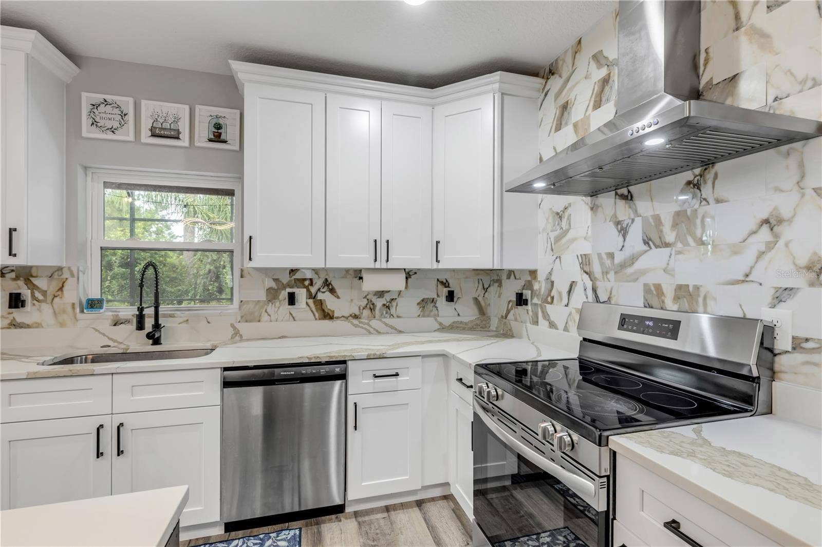 925 11TH AVENUE, Deland, FL 32724 925 11TH AVENUE, Deland, FL 32724