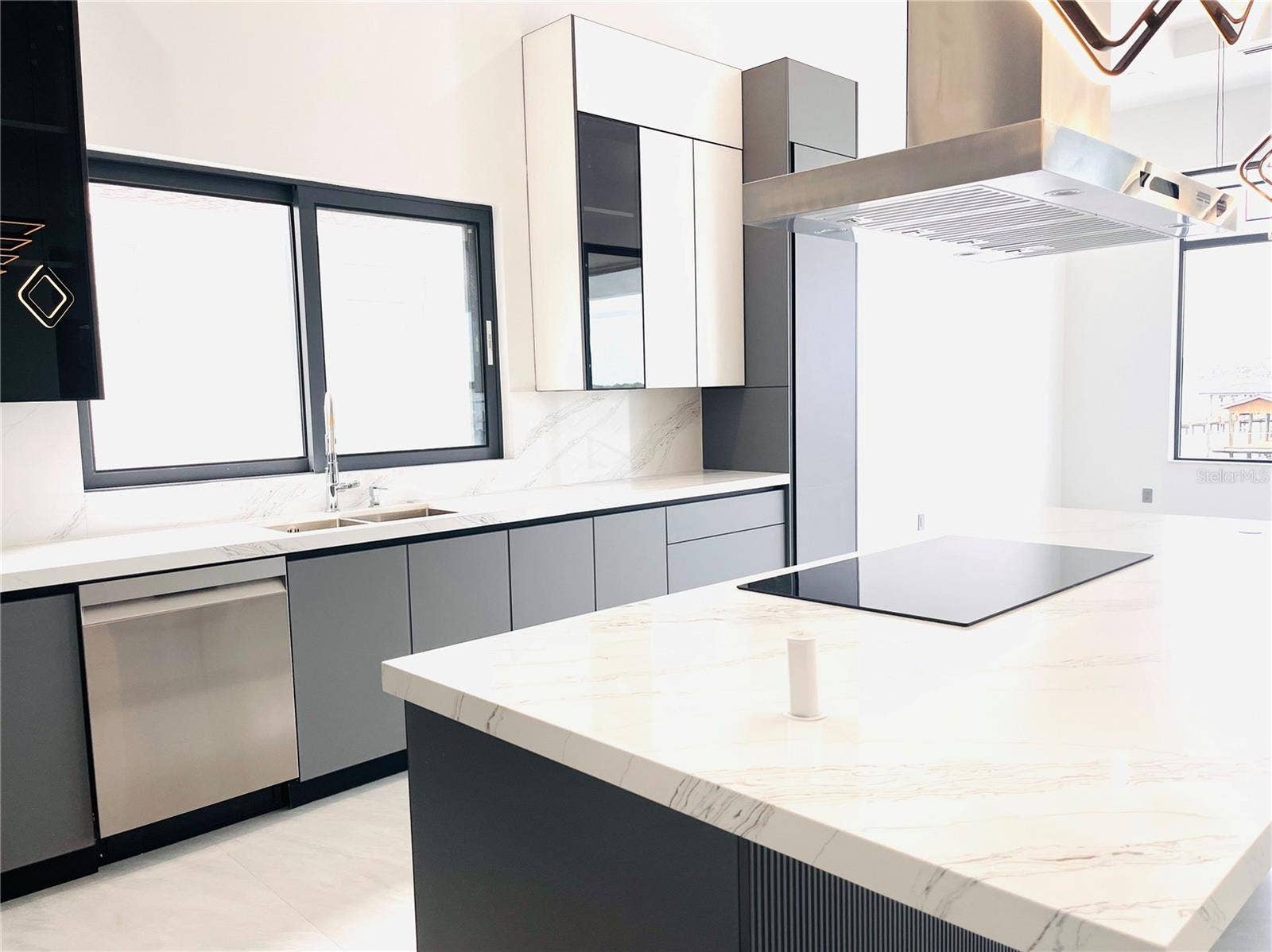 2115 N HALIFAX AVENUE, Daytona Beach, FL 32118 KITCHEN