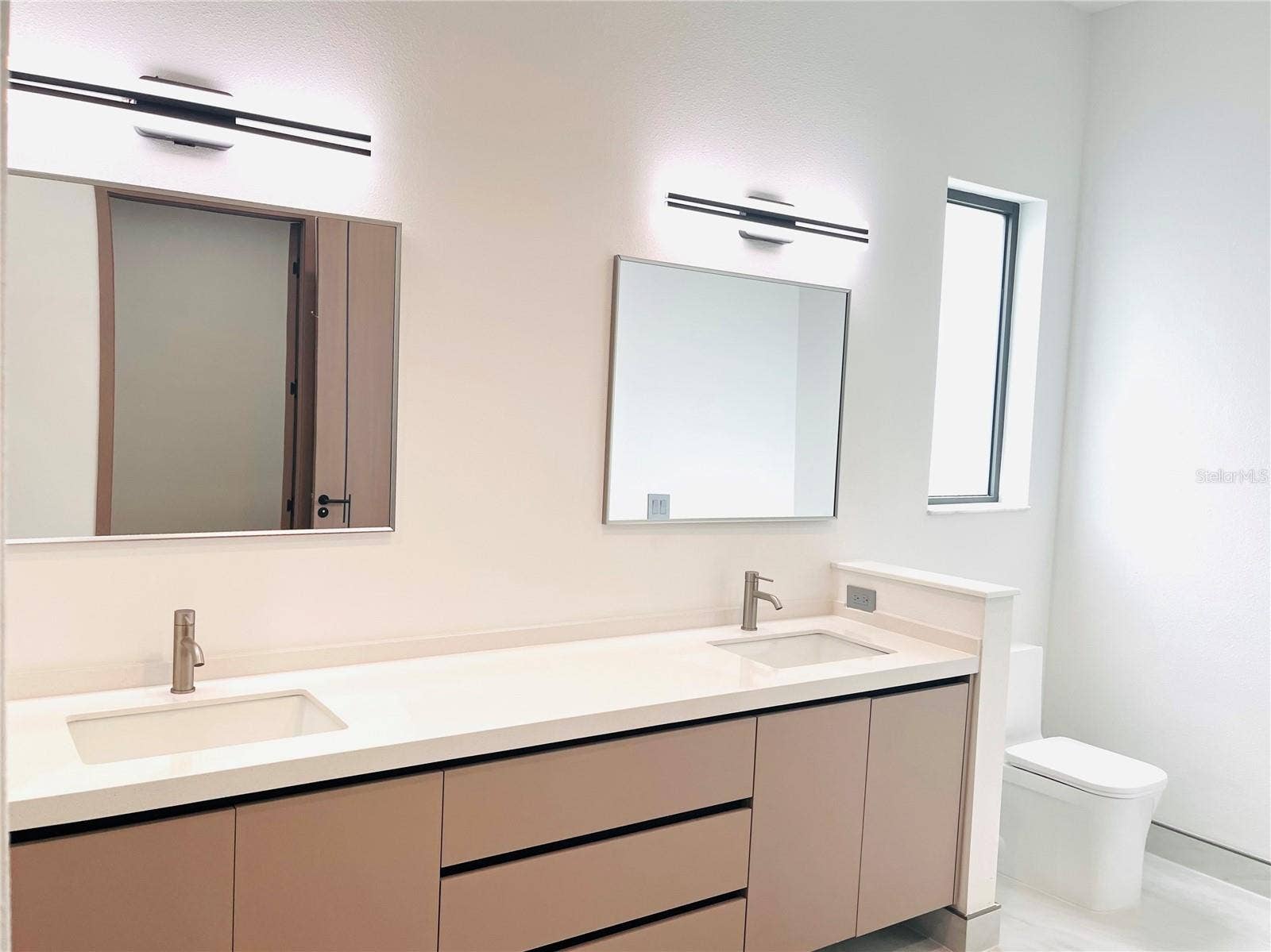 2115 N HALIFAX AVENUE, Daytona Beach, FL 32118 PRIMARY BATHROOM DUAL SINKS