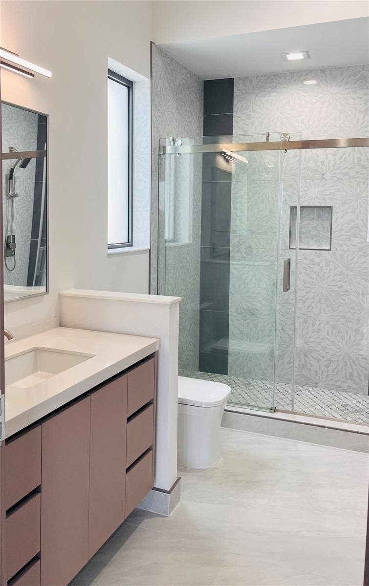 2115 N HALIFAX AVENUE, Daytona Beach, FL 32118 BATHROOM #3