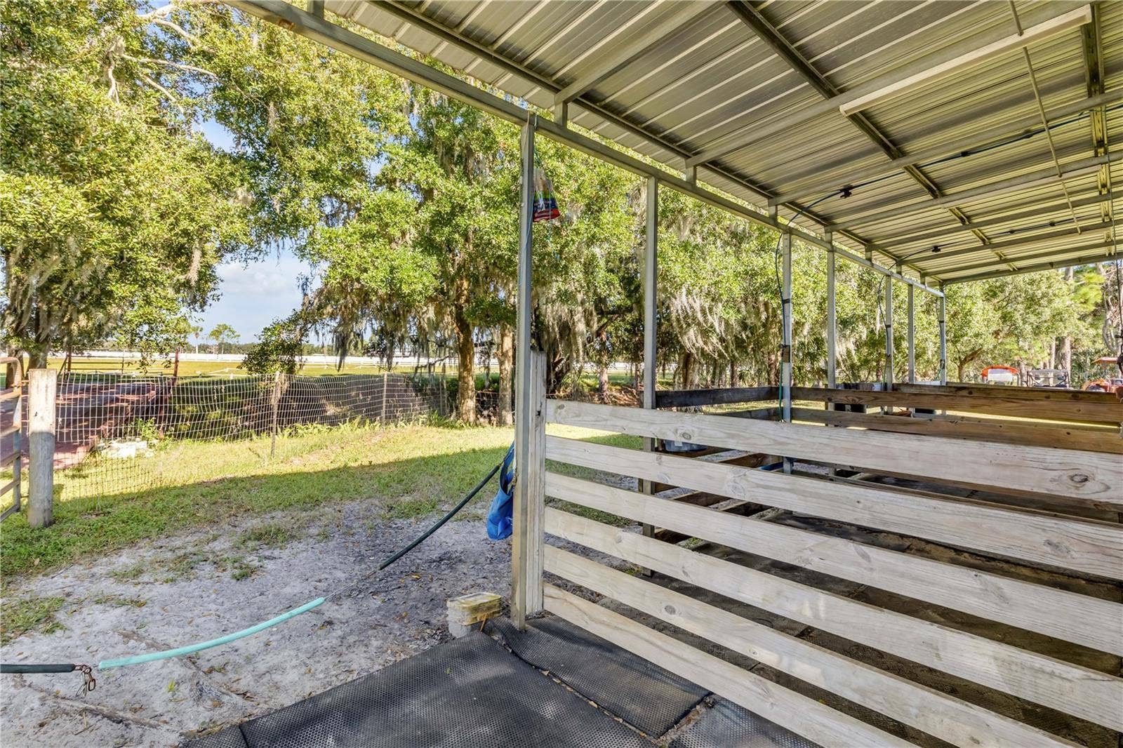 630 HAMMETT LANE, New Smyrna Beach, FL 32168 horse stall
