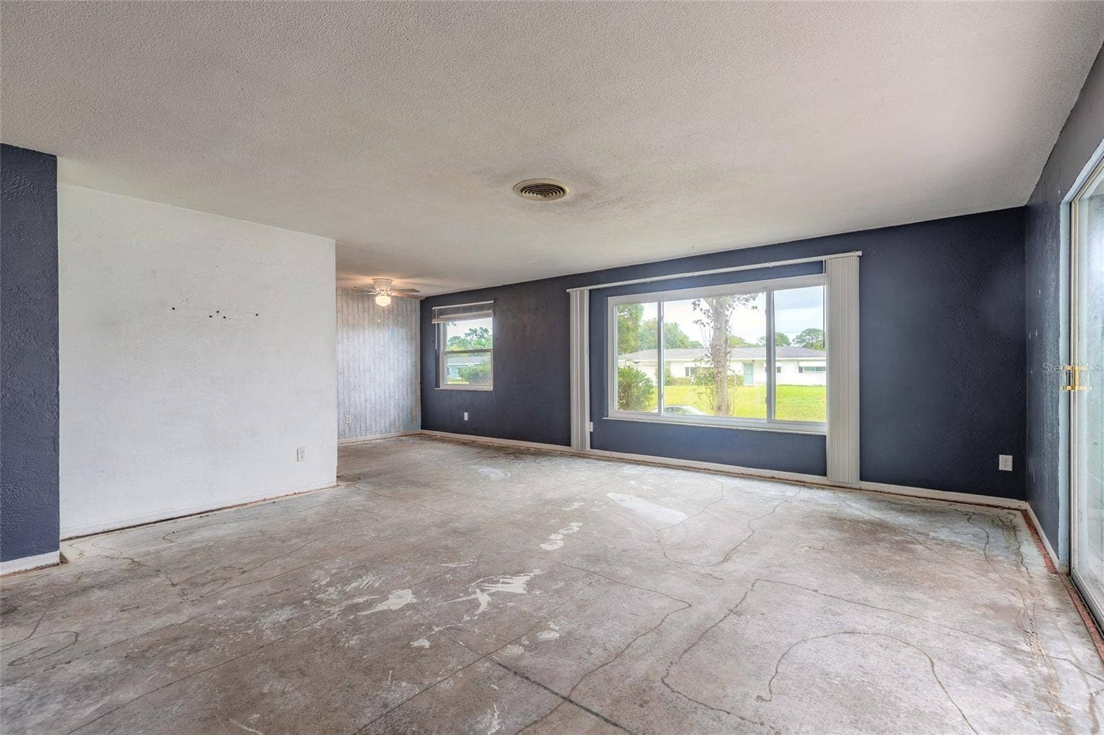 14 LEE DRIVE, Edgewater, FL 32141