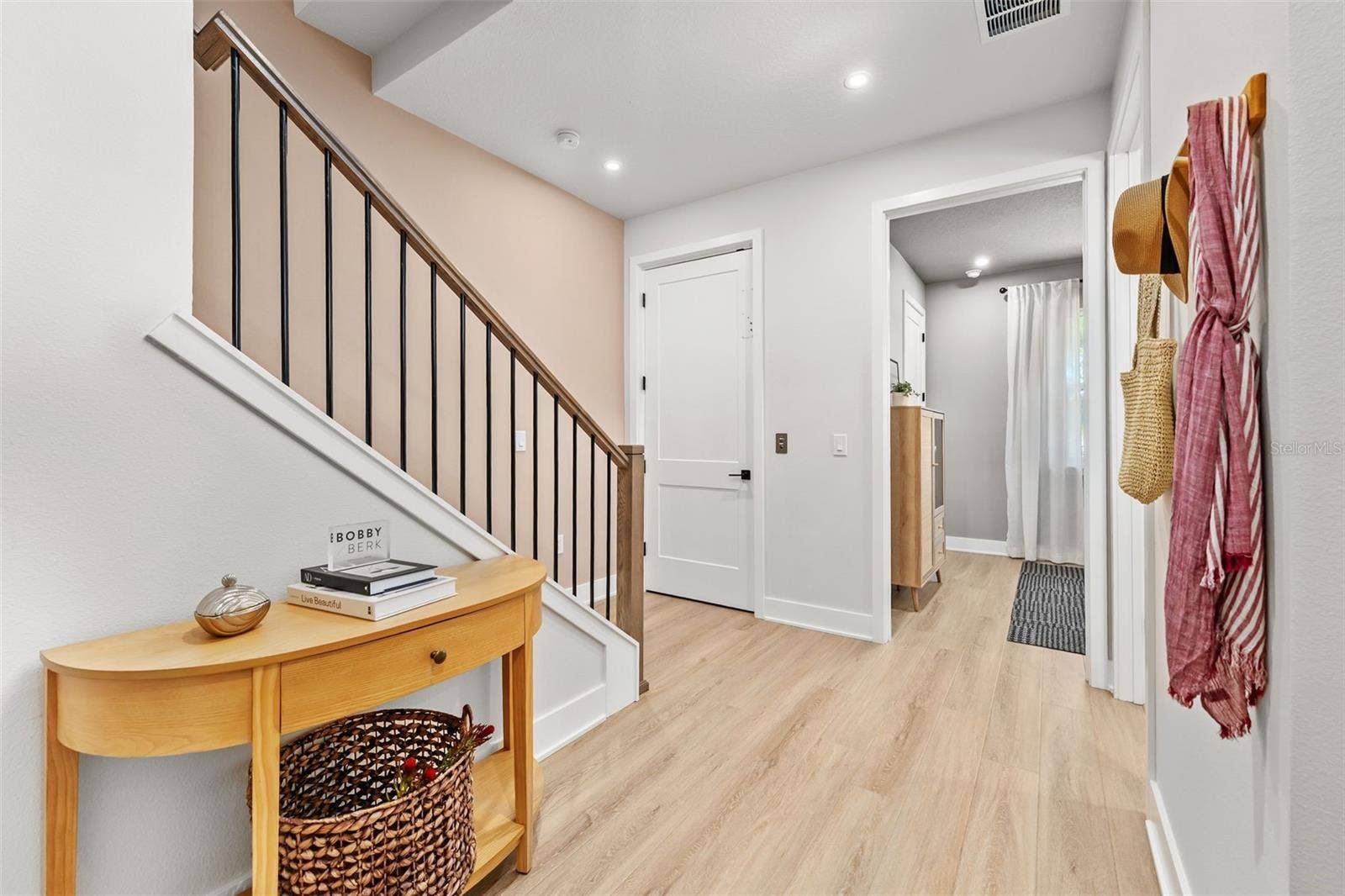 Model Foyer