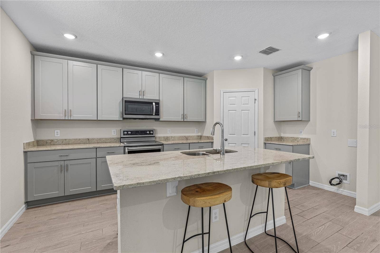 335 SARAH NICOLE WAY, New Smyrna Beach, FL 32168 Kitchen w/ Island